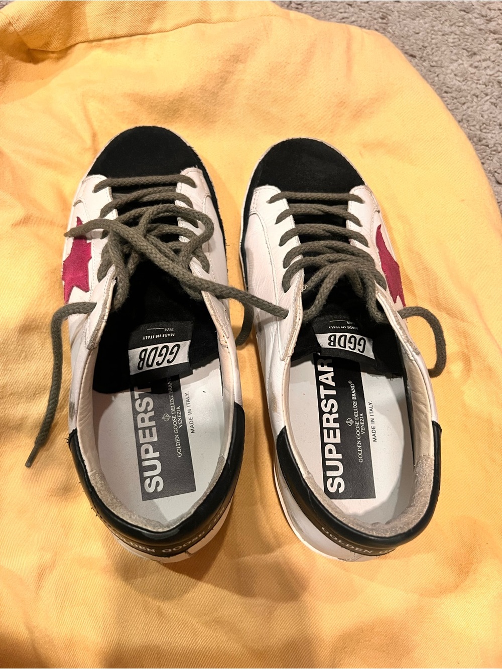 Golden Goose White Black Sneakers with Red Star - Picture 3 of 4